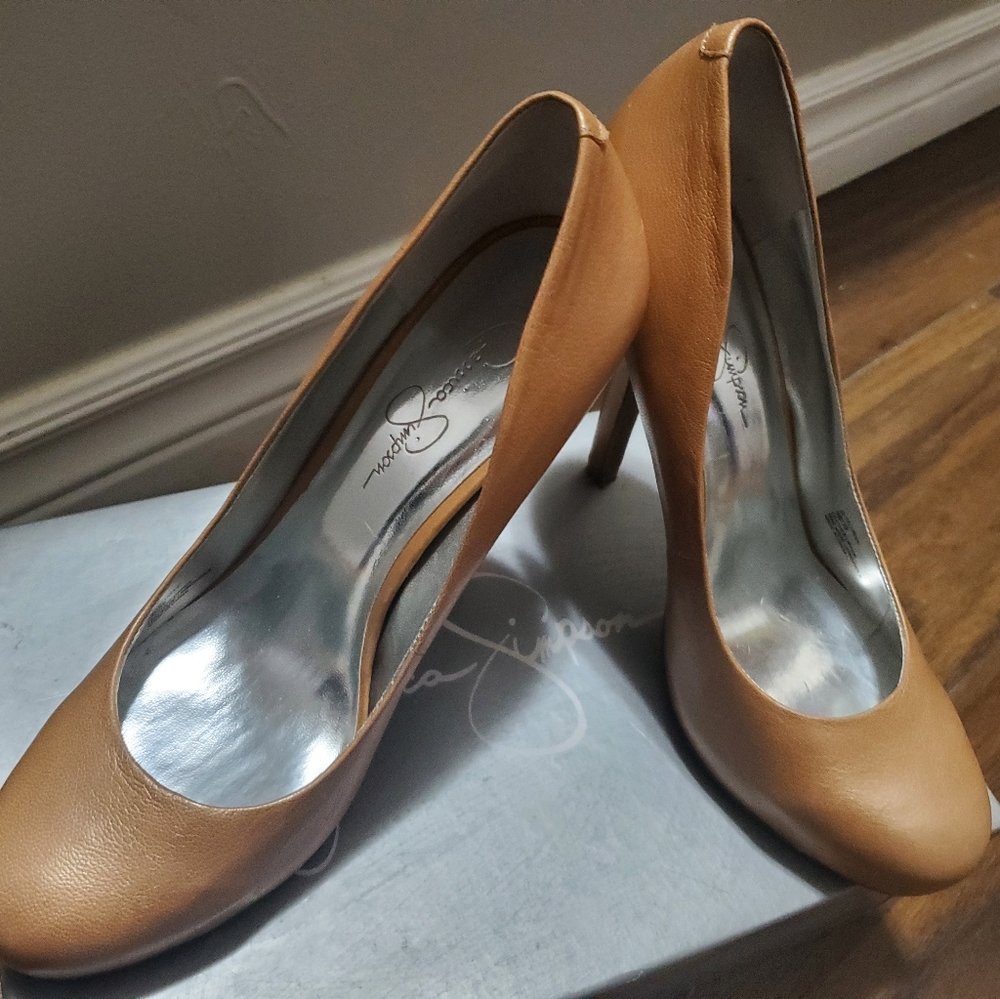 Jessica Simpson pumps